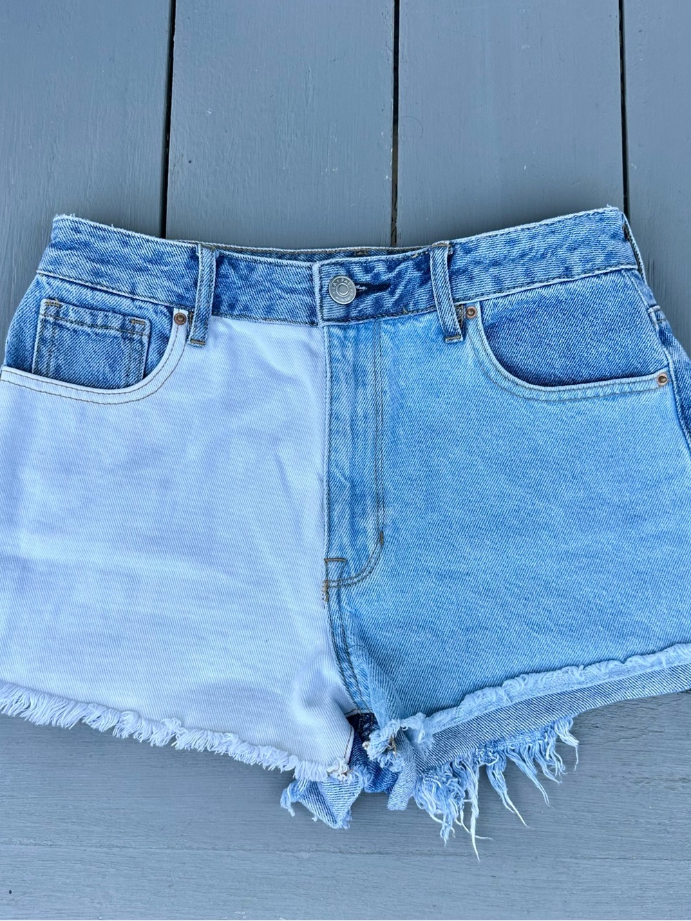 PACSUN Color Block High Rise Festival Cut Off Denim Short. SZ 26 2.5” inseam